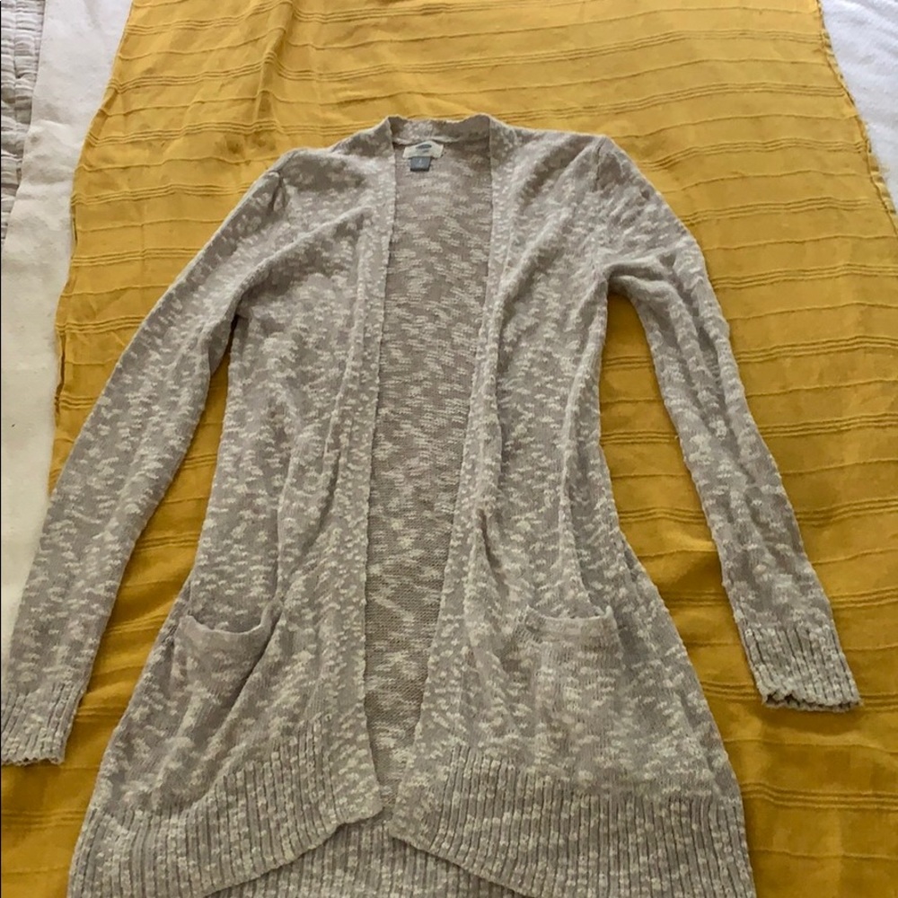 Grey/white cardigan